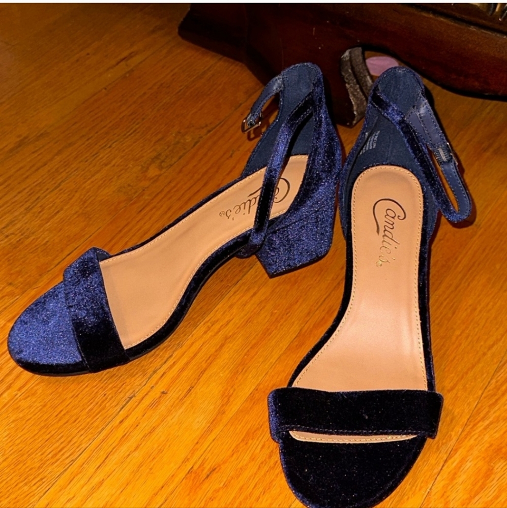 Candie's velvet block heel 6